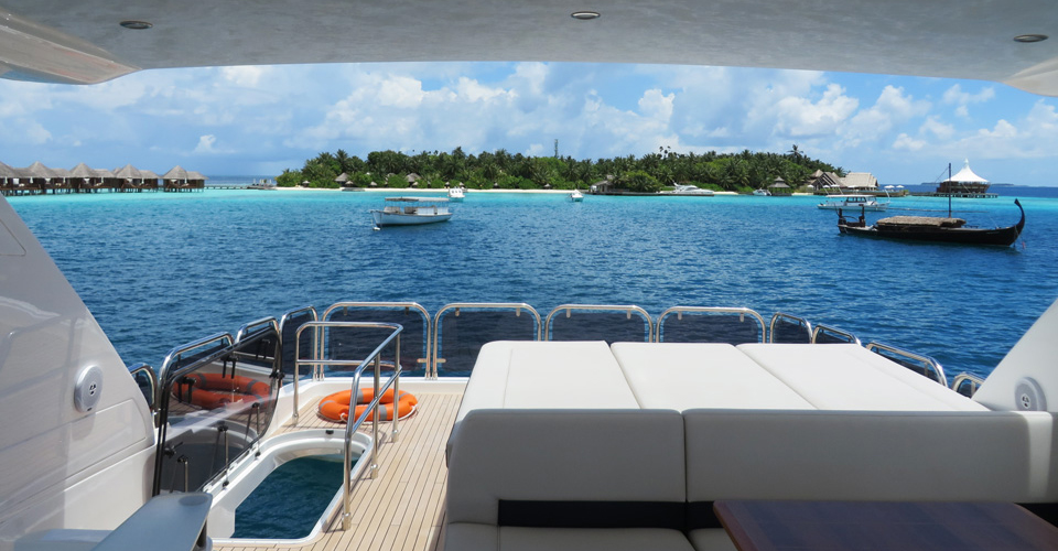 Cruising the Maldives. Boats at anchor