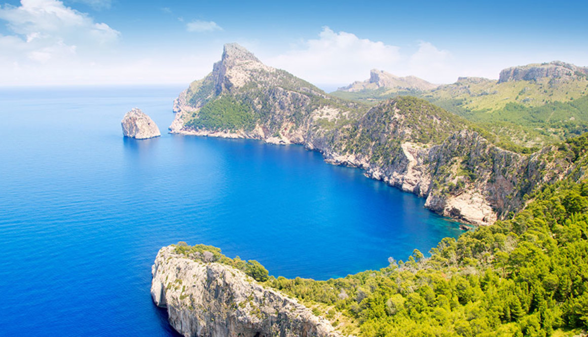 Cruising Guide to Mallorca: Marinas, Bays, Restaurants