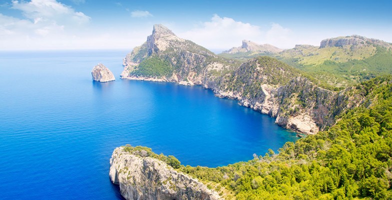 Cruising Guide to Mallorca: Marinas, Bays, Restaurants